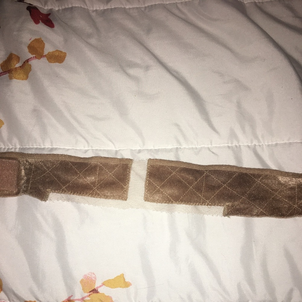 Velvet T lace beige grip by Mileno - Velcro adjuster